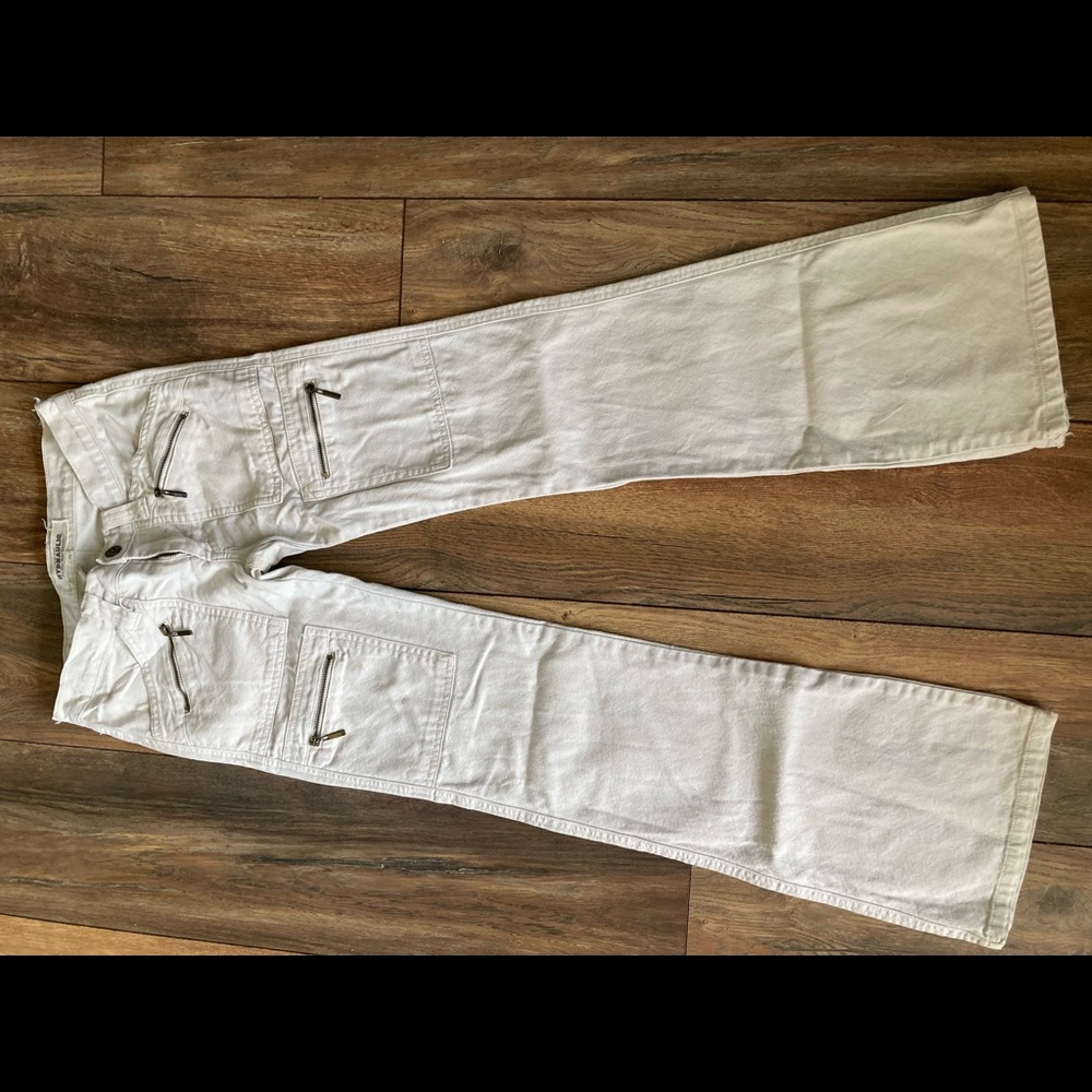 Hydraulic jeans. Low Rise SIZE 1/2 cargo zippered pockets. Crème color CUTE ON